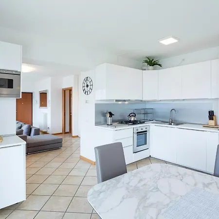 Apartment Il Patio Varenna Pool Sleeps 6