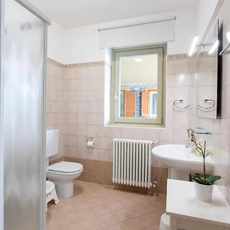 Διαμέρισμα Il Patio Varenna Pool Sleeps 6 Perledo