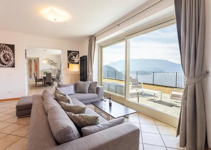 Il Patio Varenna Pool Sleeps 6 דירה
